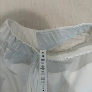 White short Lululemon size XS